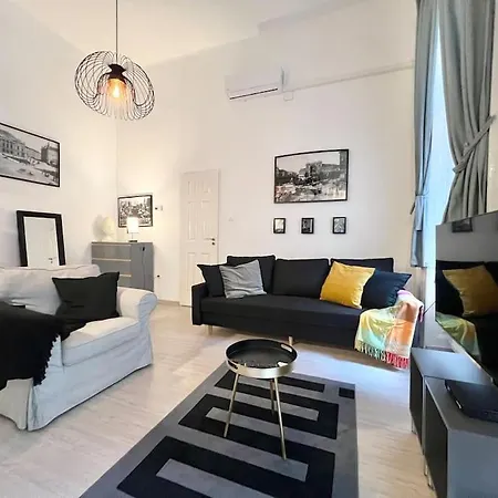 Location Up To 6 Guests * Budapest